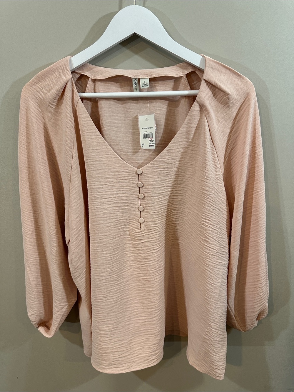 NWT Cato Blush Textured V-Neck Button-Front Blouse